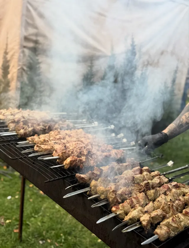Cūkgaļas šašliks uz iesma